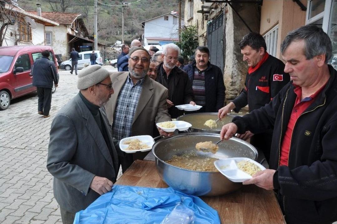 Cuma Namazı Sonrası Yemek İkramı