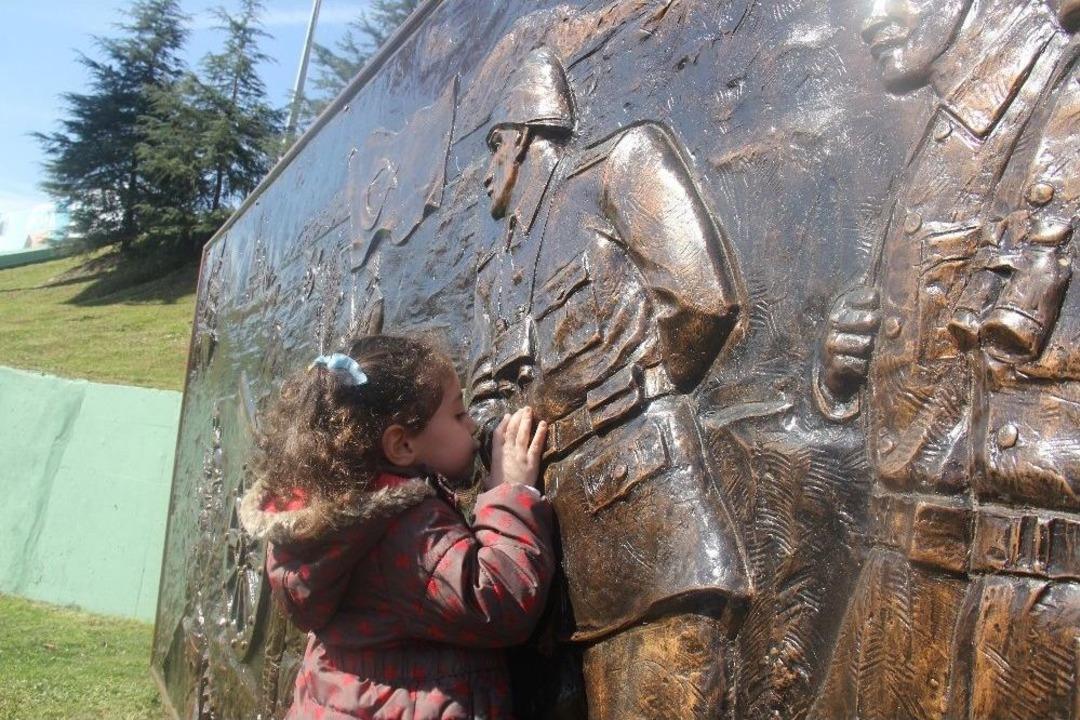 &Ccedil;anakkele Şehitlleri 103. Yıld&ouml;n&uuml;m&uuml;nde İzmit&rsquo;te Anıldı