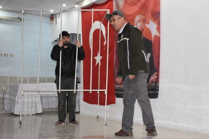 Öğrencilere Madde Bağımlılığı Tiyatro Oyunu İle Anlatıldı G3