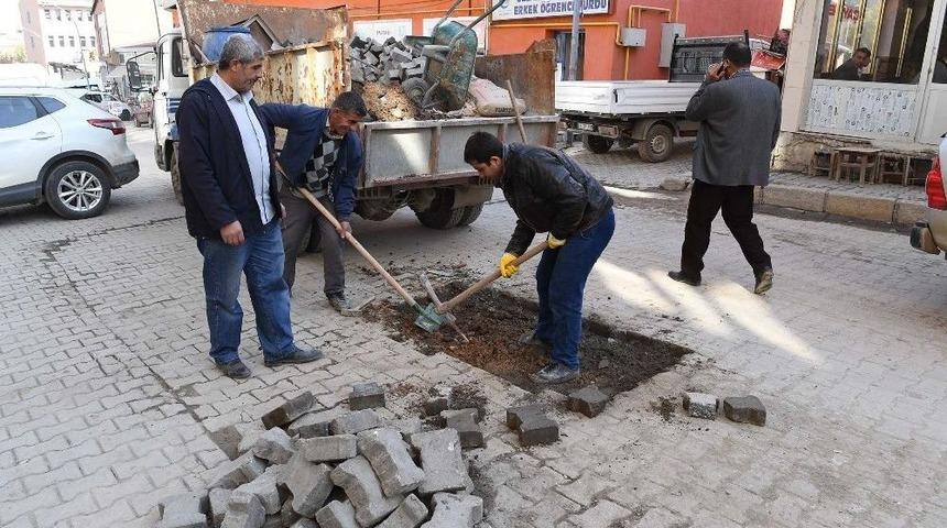 Kış Mevsimi &Ouml;ncesi Yollar Onarılıyor