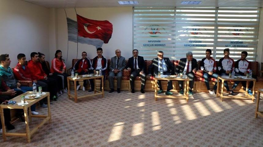 Vali Yardımcıları Milli Sporcular İle Bir Araya Geldi