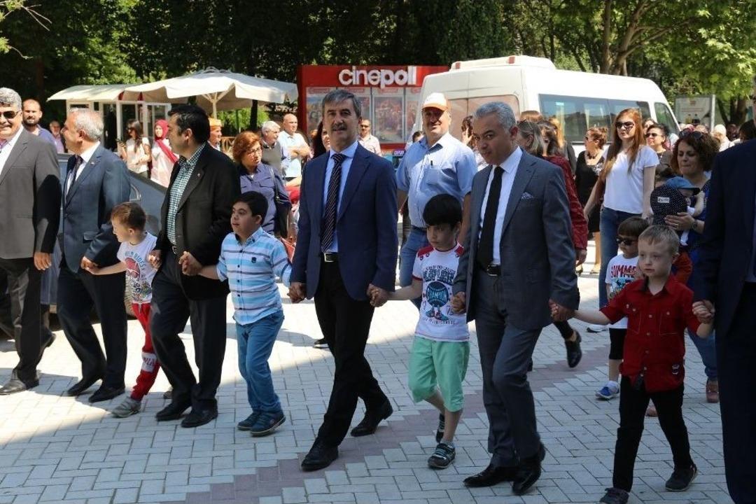 &Ouml;zel &Ouml;ğrencilerden Turgutlu&rsquo;da Fark Oluşturan Etkinlik