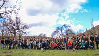 Yeni Dodurga Mesire Alanında 100 Fidan Toprakla Buluştu