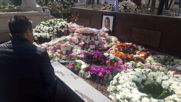 Mina Başaranın Mezarı Gül Ve Çiçeklerle Donatıldı G4