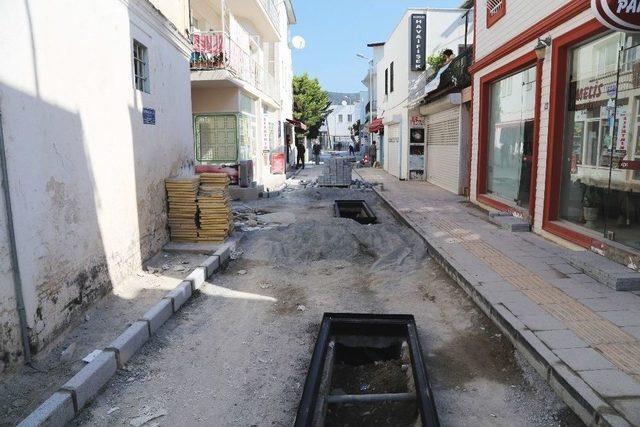 Bodrum’da Yol Yapım Çalışmaları Sürüyor