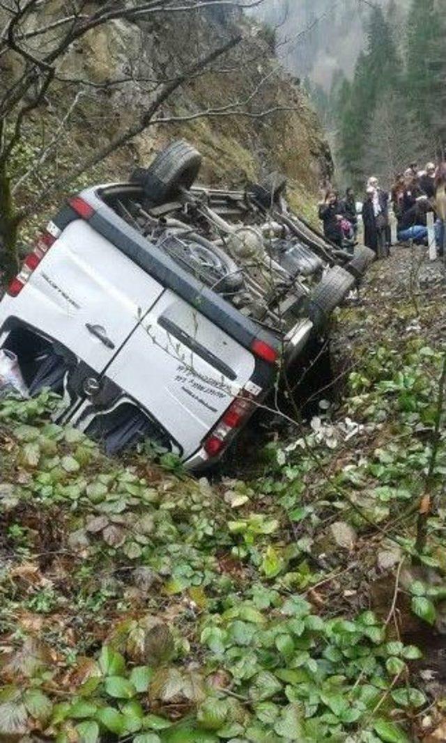 Giresun’da Yolcu Minibüsü Kaza Yaptı: 16 Yaralı