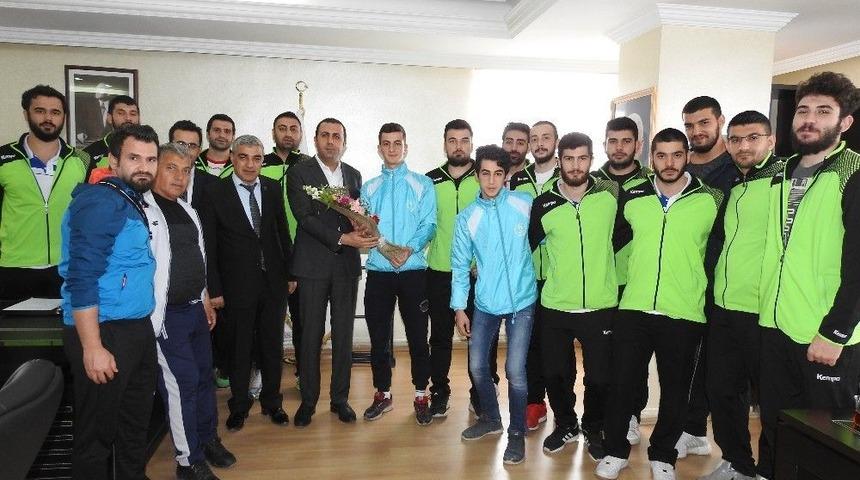 Başkan Bedirhanoğlu Sporcuları Ağırladı