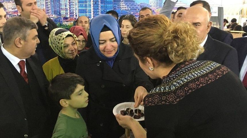 Bakan Kaya, Sinop Tanıtım G&uuml;nleri&rsquo;nde Y&ouml;resel Tatlar Denedi