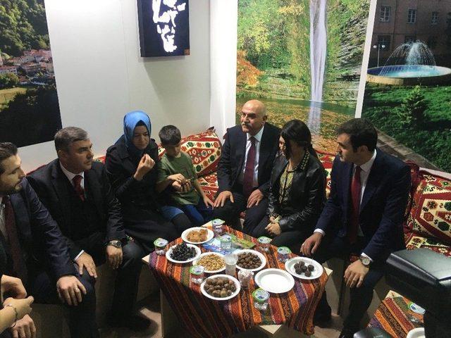 Bakan Kaya, Sinop Tanıtım Günleri’nde Yöresel Tatlar Denedi