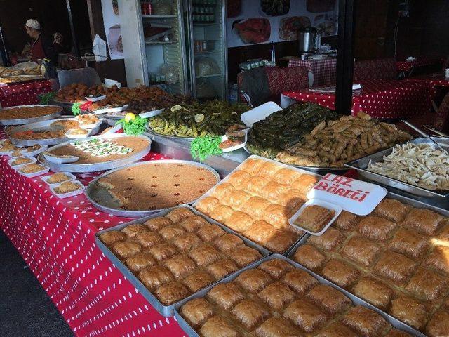 Bakan Kaya, Sinop Tanıtım Günleri’nde Yöresel Tatlar Denedi