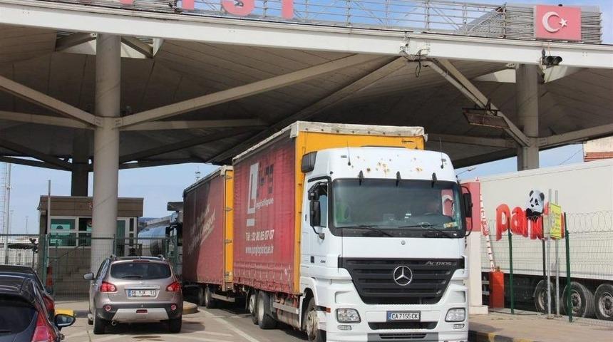 Kapıkule&rsquo;de Rekor Kıran Tır Kuyruğu Azalmaya Başladı: 20 Kilometre