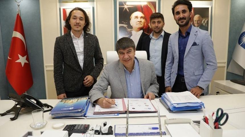 Başkan T&uuml;rel, Gen&ccedil; G&ouml;n&uuml;l El&ccedil;ileri İle İşbirliği Protokol&uuml; İmzaladı