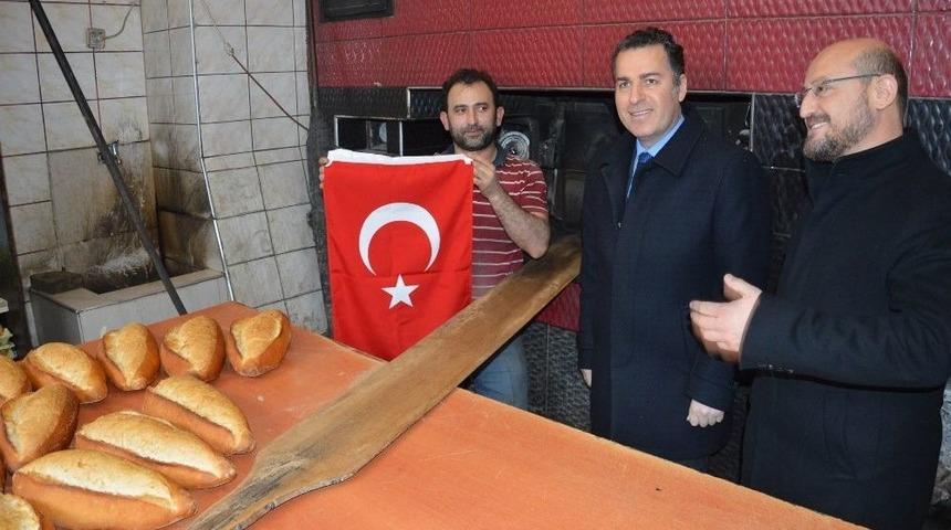 Niksar&rsquo;da Esnafa T&uuml;rk Bayrağı Dağıtıldı