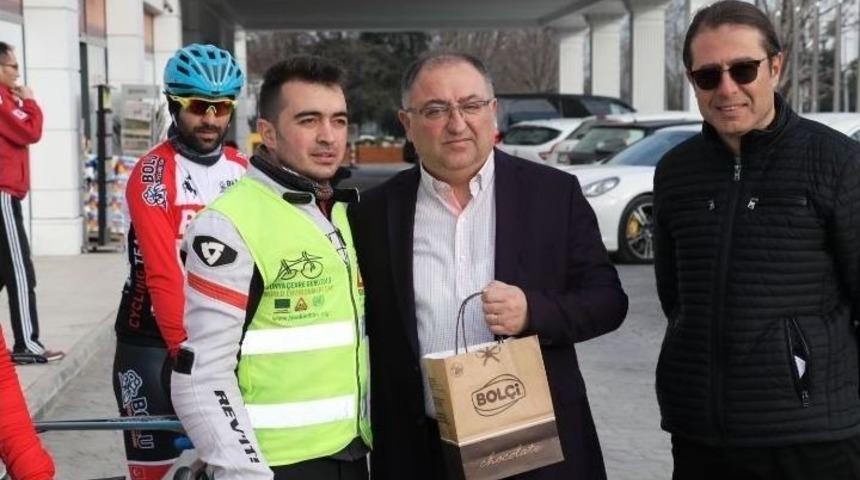 Başkan Salman, Bolulu Bisiklet&ccedil;ileri &Ccedil;anakkale&rsquo;ye Uğurladı