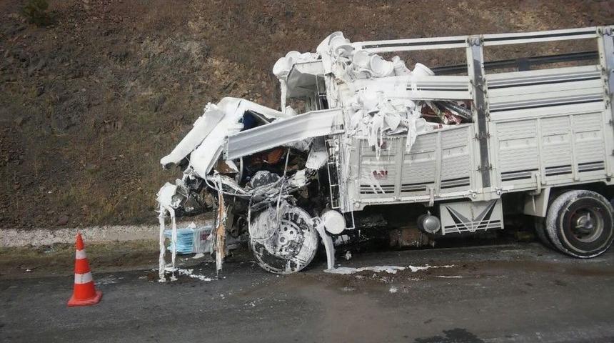 Ankara-istanbul Otoban Yolunda Kaza: 4 &Ouml;l&uuml;, 1 Yaralı