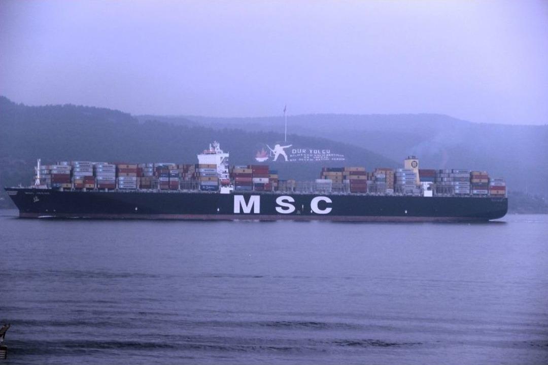 Dev Gemi &Ccedil;anakkale Boğazı&rsquo;ndan Ge&ccedil;ti