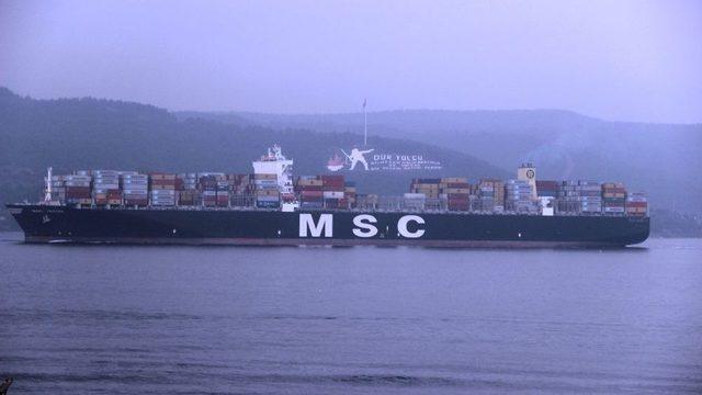 Dev Gemi Çanakkale Boğazı’ndan Geçti