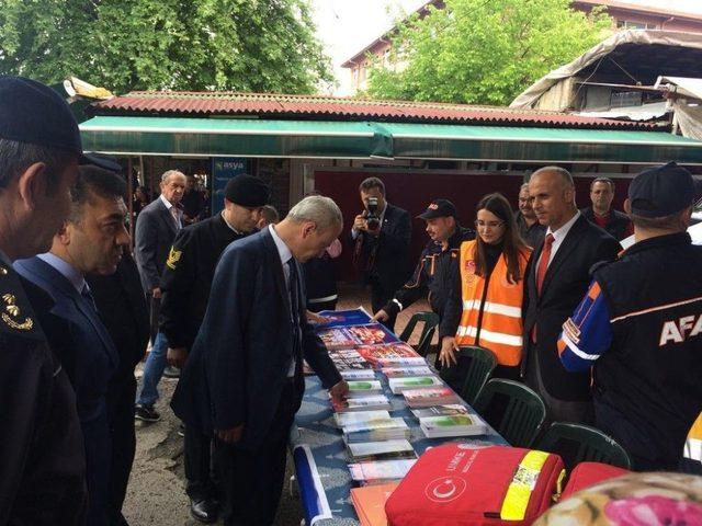 Vali Trafik Güvenliğine Dikkat Çekmek İçin 100 Promil Alkollü Gözlükle Topa Vurdu