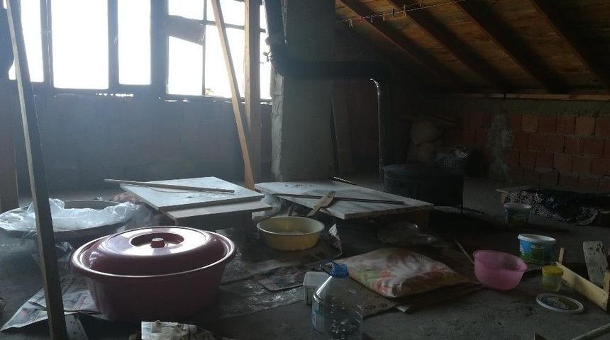 Yaşlı Kadın Ekmek Yapmak İsterken Evi Yandı