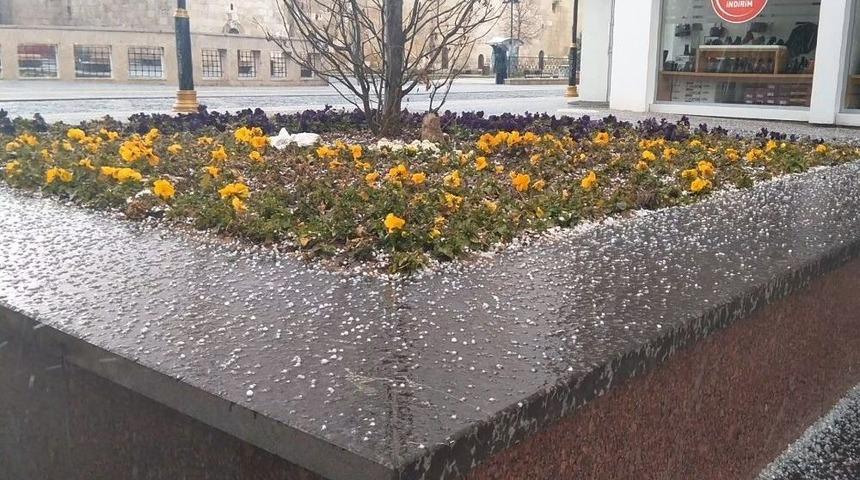 Sivas&rsquo;ta Dolu Yağışı