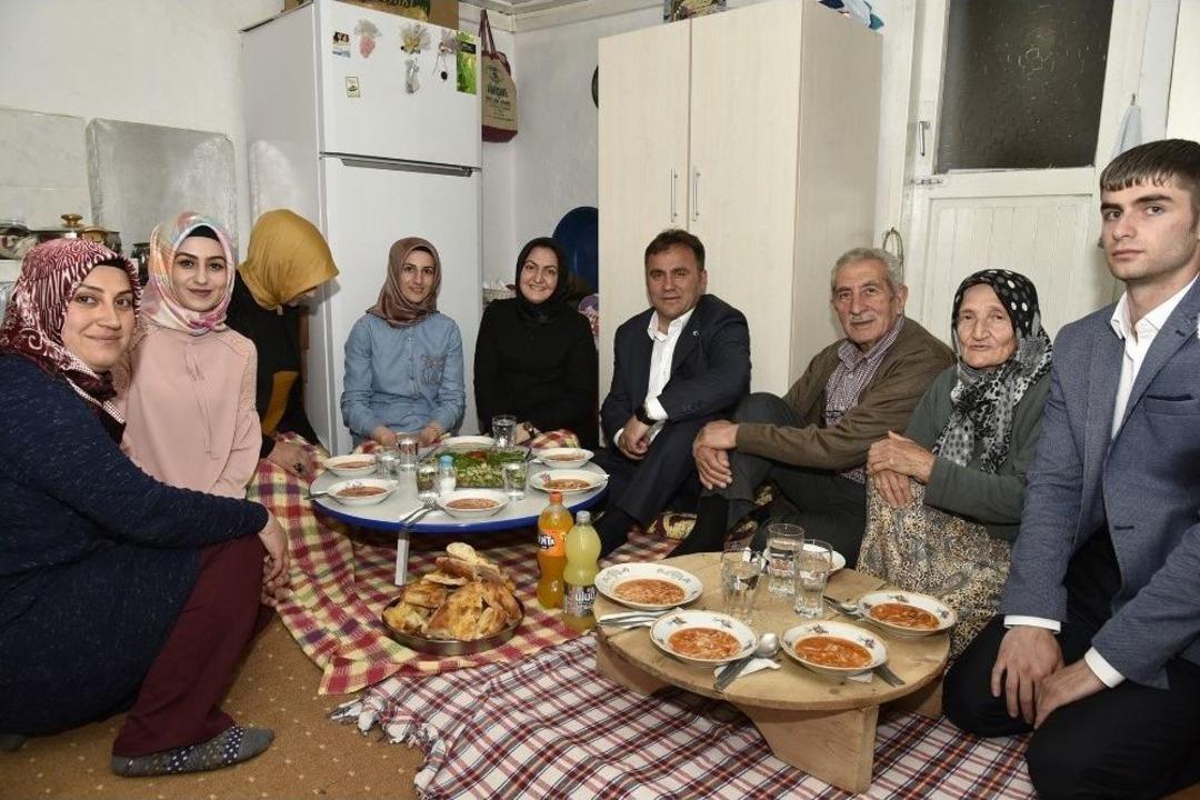 G&uuml;m&uuml;şhane Belediyesi&rsquo;nin Evde Bakım Hizmeti Y&uuml;zleri G&uuml;ld&uuml;r&uuml;yor