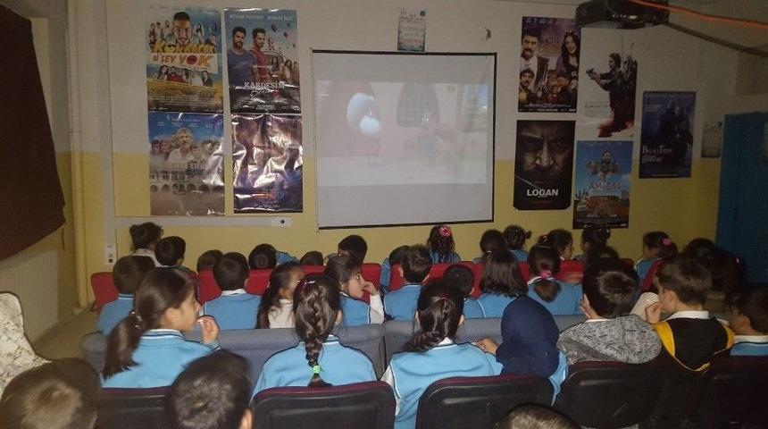 Çocuklar İlk Kez Sinema İle Buluştu