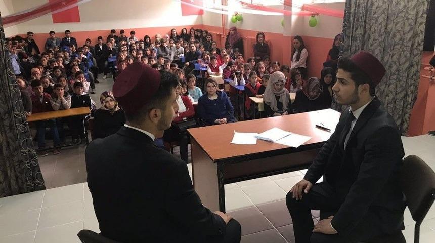 Kovancılar’da ‘istiklali Yazarken’ Tiyatrosu