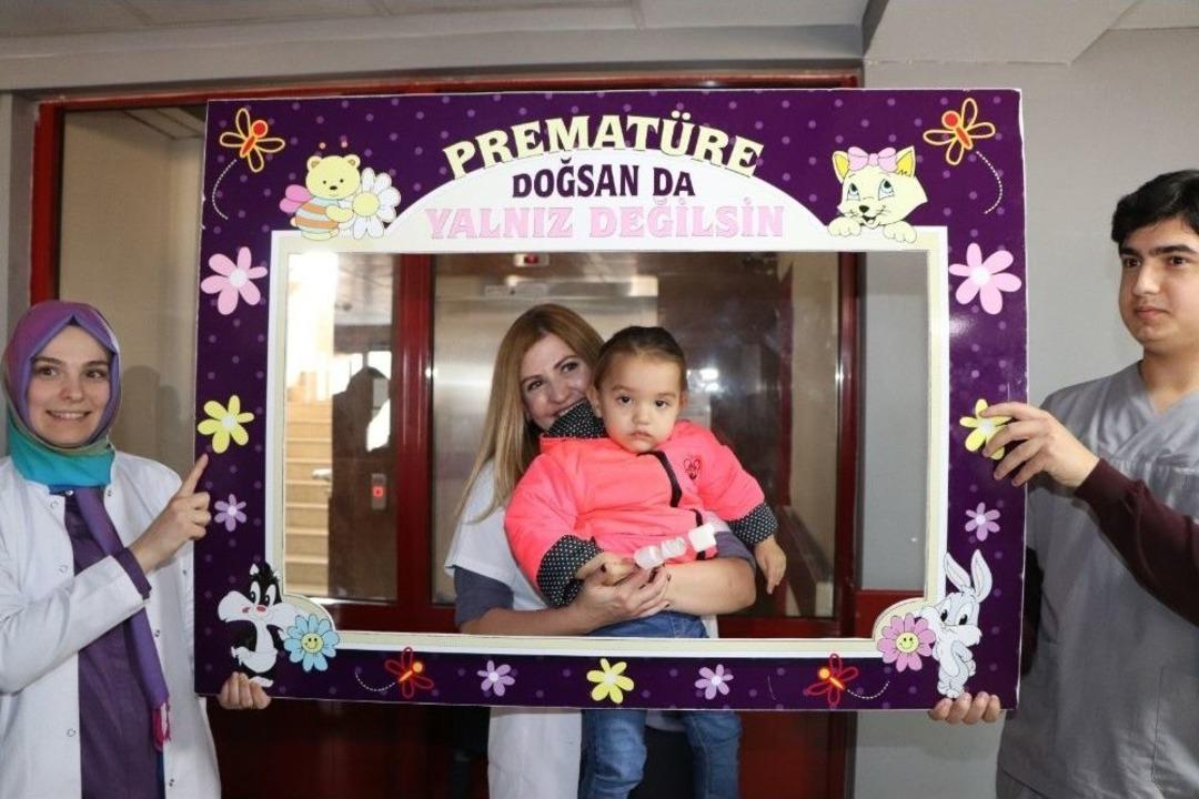 Hastanede &rsquo;d&uuml;nyaya G&ouml;zlerini Erken A&ccedil;an &Ccedil;ocuklar&rsquo; İ&ccedil;in Etkinlik