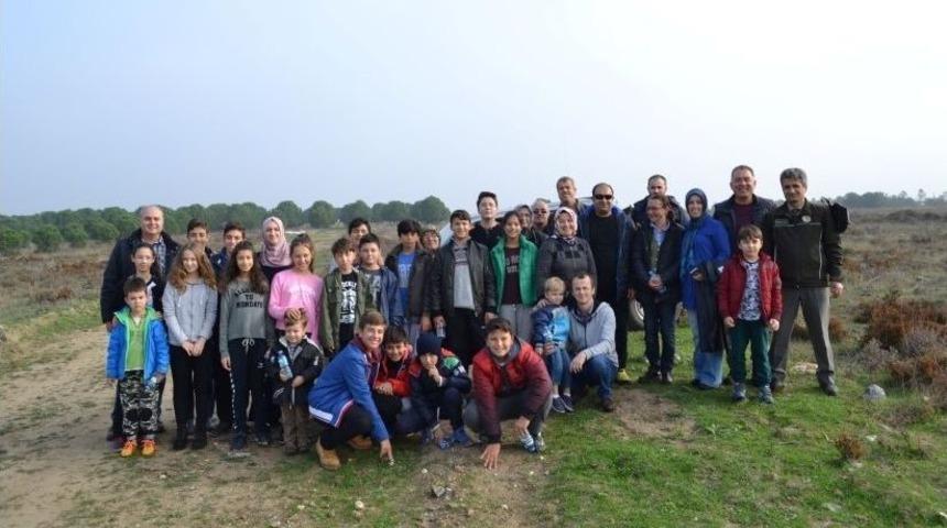 &Ouml;ğrenciler Fıstık &Ccedil;amı Dikti