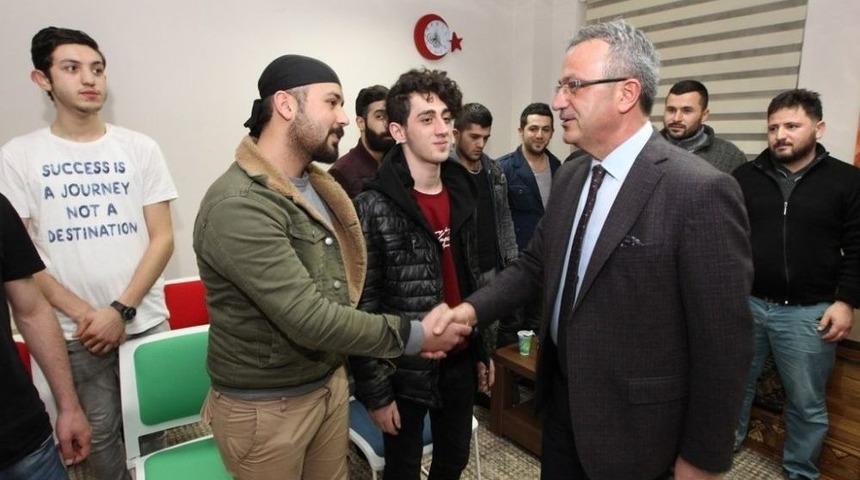 Gençlere Teşekkür Belgelerini Başkan Köşker Verdi