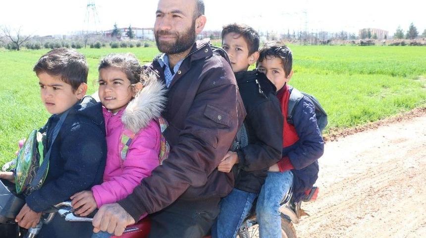 Eğitim Uğruna Tehlikeli Motosiklet Yolculuğu