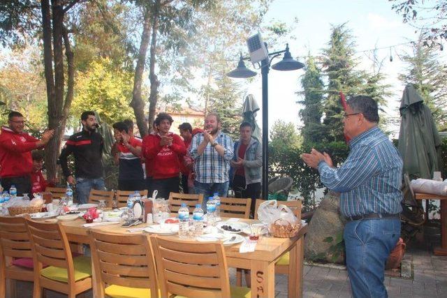 Bilecik Belediye Başkanı Selim Yağcı&rsquo;dan Bilecikspor&rsquo;a Zorlu Ma&ccedil; &Ouml;ncesi Jest 1