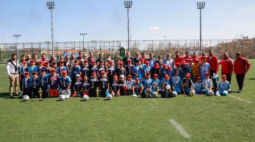 Yeşil Sahada &Ccedil;anakkale Şehitlerine Anma