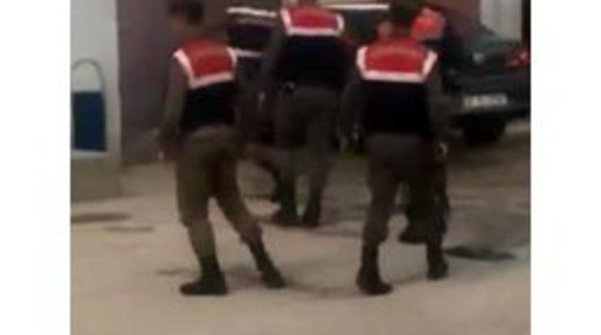 İçeriye Alınmayınca Otomobiliyle Cezaevine Daldı