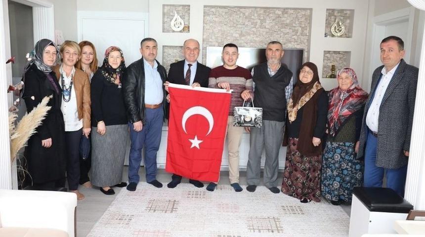 Başkan Baran, Askere Gidecek Gençleri Ziyaret Ediyor