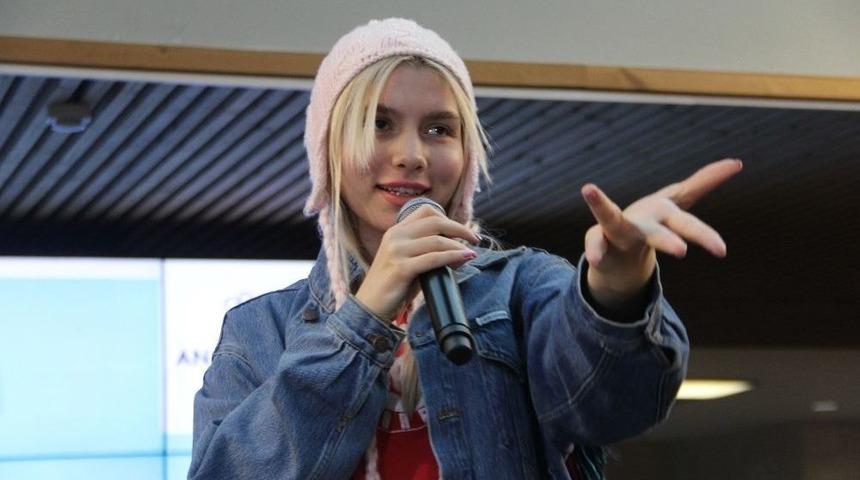 Bursa&rsquo;da Aleyna Tilki İzdihamı