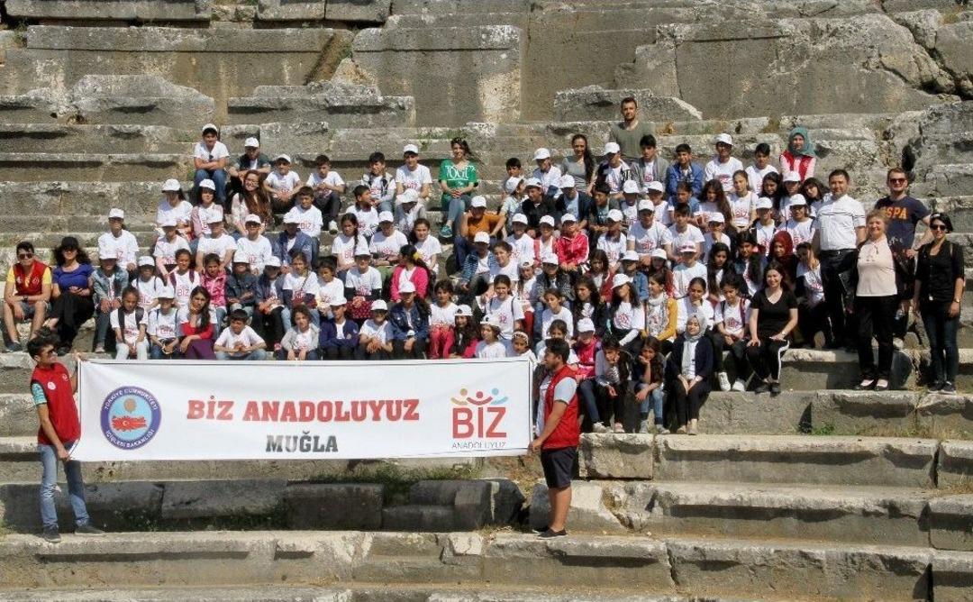 &Ouml;ğrenciler, Muğla&rsquo;nın Tarihi Mekanlarını Gezdi