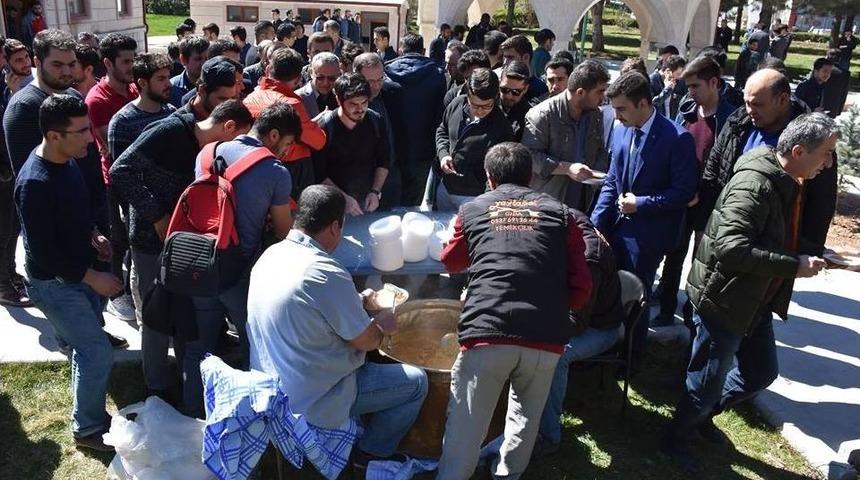 Isparta Kyk&rsquo;dan Şehitler İ&ccedil;in Helva Dağıtımı