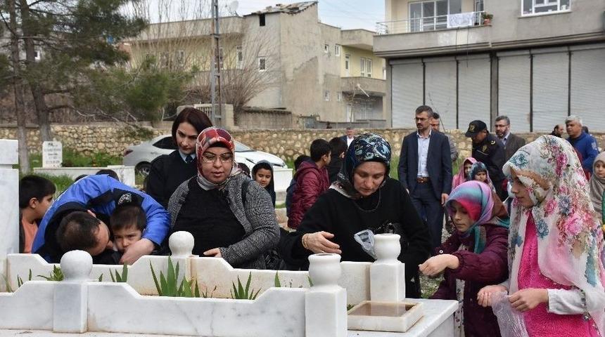 İlkokul &Ouml;ğrencileri Şehit Ailesiyle Bir Araya Geldi