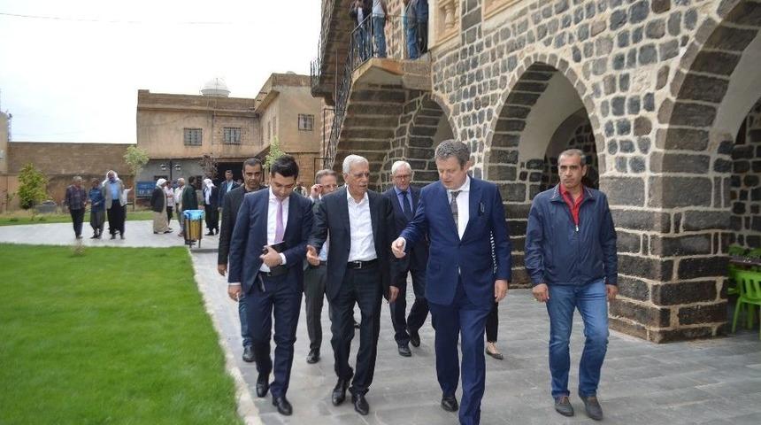 4 &Uuml;lkenin Ankara B&uuml;y&uuml;kel&ccedil;isinden Ahmet T&uuml;rk&rsquo;e &Ouml;zel Ziyaret