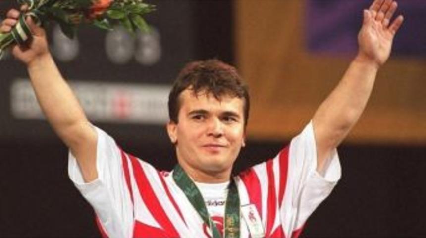 Bekir Çeker, Cep Herkülü İçin Taziye Mesajı Yayınladı