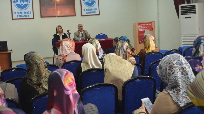 Kur&rsquo;an Kursu &Ouml;ğreticilerine &ldquo;akılcı İla&ccedil; Kullanımı&rdquo; Konulu Eğitim