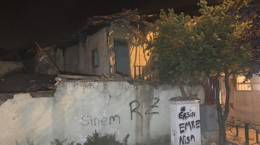 Aşırı Yağıştan Etkilenen 64 Yıllık Bina Yıkıldı O Anlar Kameralar Tarafından Kaydedildi