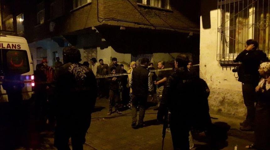 Diyarbakır&rsquo;da Bir Binada &Ccedil;&ouml;kme Tehlikesi