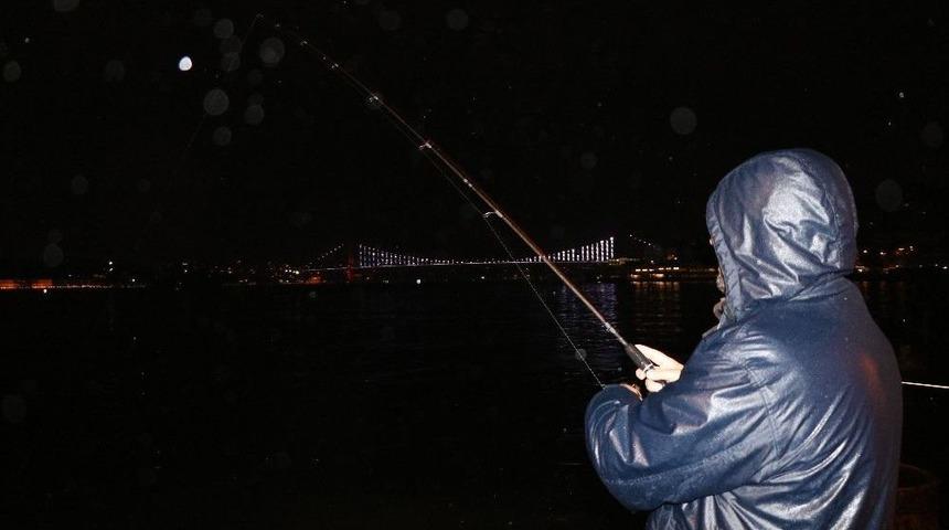 Sağanak Yağmur Boğaz&rsquo;daki Olta Balık&ccedil;ılarına Yaradı