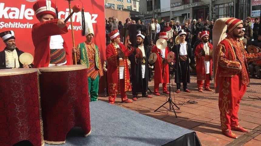 Maltepe&rsquo;de Vatandaşlara Ekmek Ve &Uuml;z&uuml;m Hoşafı Dağıtıldı