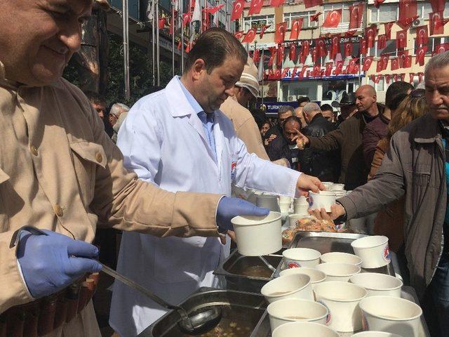 Maltepe’de Vatandaşlara Ekmek Ve Üzüm Hoşafı Dağıtıldı