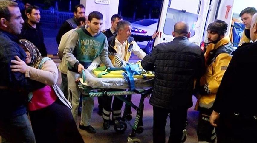 Oğlunu Yaralı Olarak G&ouml;rmeye Dayanamayan Anne Fenalaştı