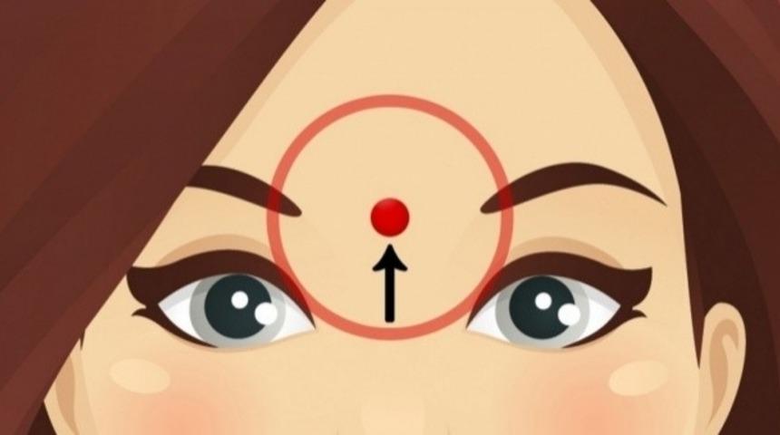 Kaşların Arasındaki B&ouml;lgeye Masaj Yapın, &Ccedil;ok Faydasını G&ouml;receksiniz!