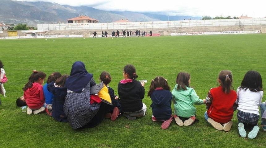 Miniklerden Erzincanspor&rsquo;a Destek
